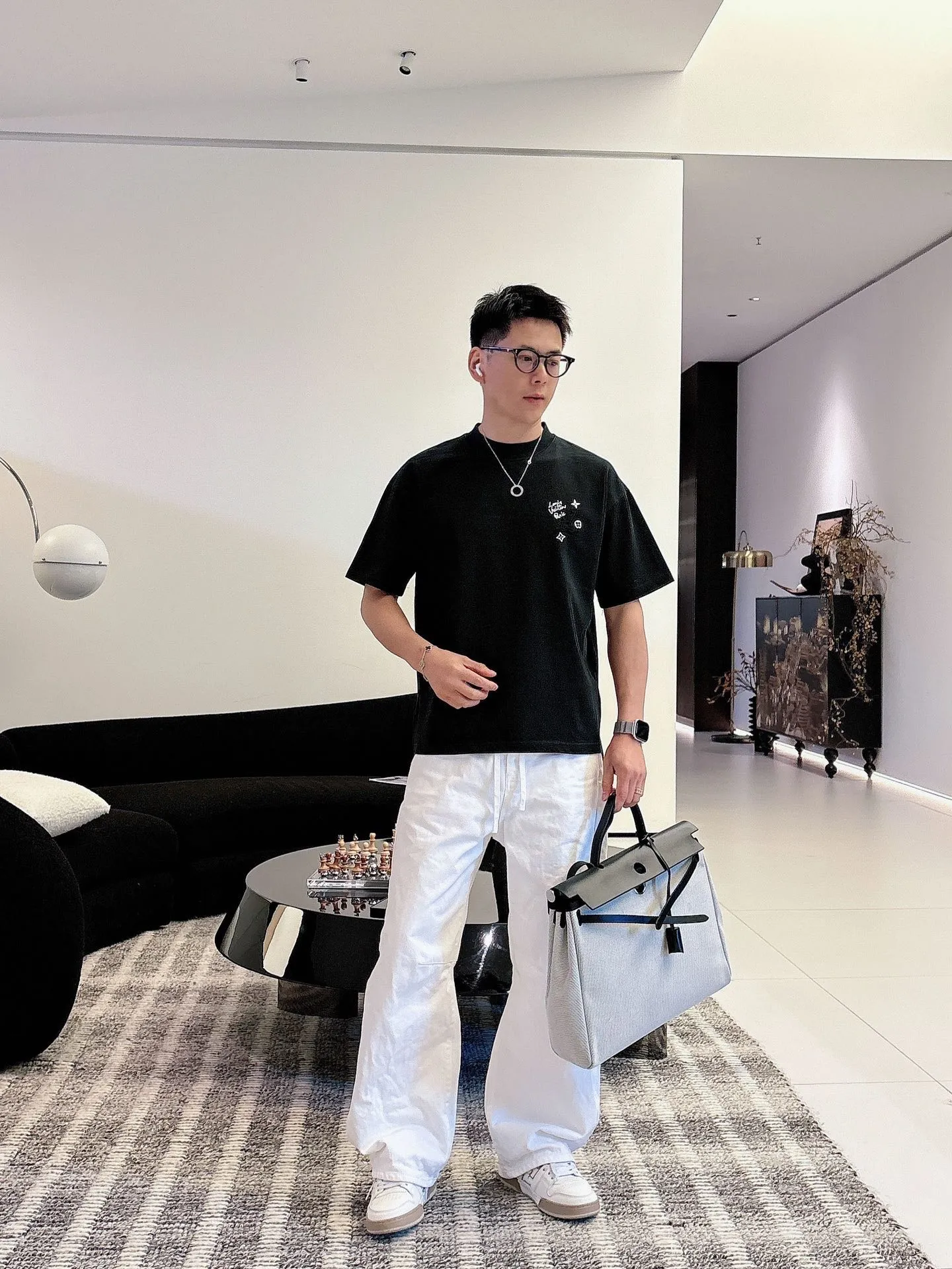 Louis Vuitton/ logo